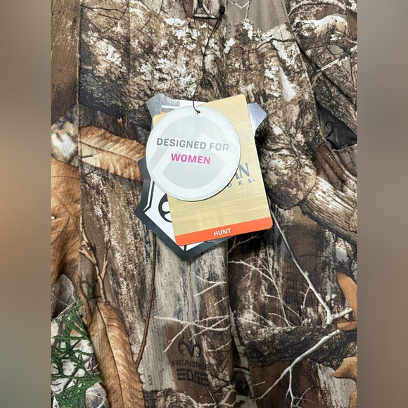 Realtree Women's Camouflage Hunting Pants - Picture 3 of 8